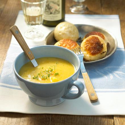 Dampfnudeln mit Kartoffelsuppe (Grumbeersupp) Rezept Dampfnudeln mit Kartoffelsuppe (Grumbeersupp) Rezept