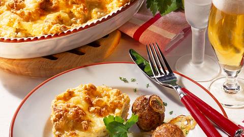 Dänische Hackbällchen mit Blumenkohlauflauf Rezept - Foto: House of Food / Bauer Food Experts KG
