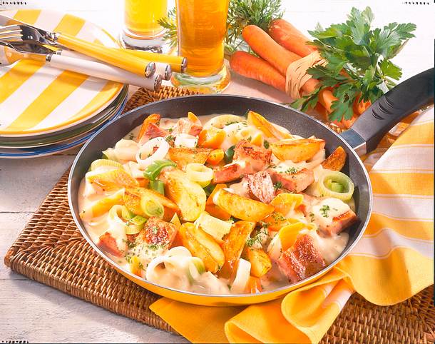 Deftige Kartoffelpfanne mit Senfcreme Rezept Deftige Kartoffelpfanne mit Senfcreme Rezept