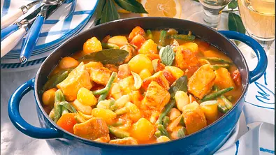 Deftiger Putenschmortopf Rezept - Foto: LECKER @ Bauer Media Group