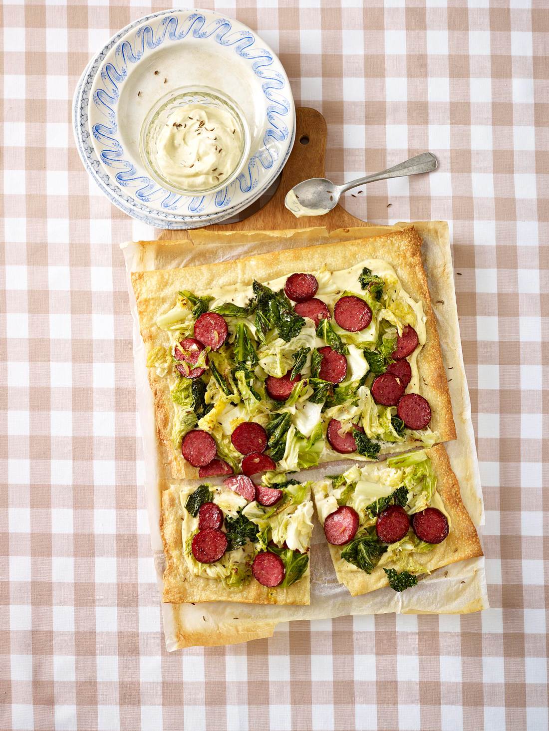 Deftiger Wirsing-Flammkuchen Rezept | LECKER Deftiger Wirsing-Flammkuchen Rezept | LECKER