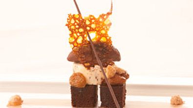 Delice von Nyangbo- Schokolade mit hausgemachten Rum- Rosinen und Piemonteser Haselnüssen (Kolja Kleeberg) Rezept - Foto: Kolja Kleeberg