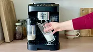 De’Longhi Magnifica Evo Milk ECAM292.81.B. im Test - Foto: LECKER @ Bauer Media Group / Franziska Hoppe De’Longhi Magnifica Evo Milk ECAM292.81.B. im Test - Foto: LECKER @ Bauer Media Group / Franziska Hoppe