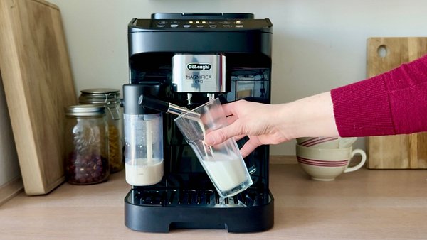 De’Longhi Magnifica Evo Milk ECAM292.81.B. im Test - Foto: LECKER.de/ Franziska Hoppe