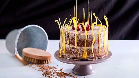 Der Karottenkuchen mit den Karamellnüssen Rezept - Foto: House of Food / Bauer Food Experts KG