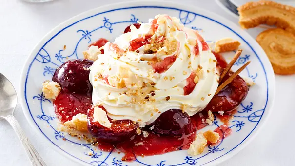 Dessert mit Pflaumen: Friesendessert - Foto: LECKER @ Bauer Media Group Dessert mit Pflaumen: Friesendessert - Foto: LECKER @ Bauer Media Group