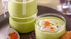 Dicke Bohnen-Cremesuppe mit Lachssahne Rezept - Foto: LECKER @ Bauer Media Group