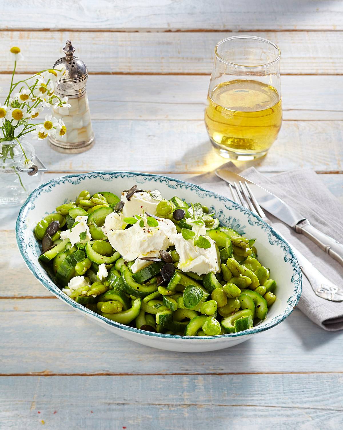 Dicke-Bohnen-Gurken-Salat mit Feta Rezept