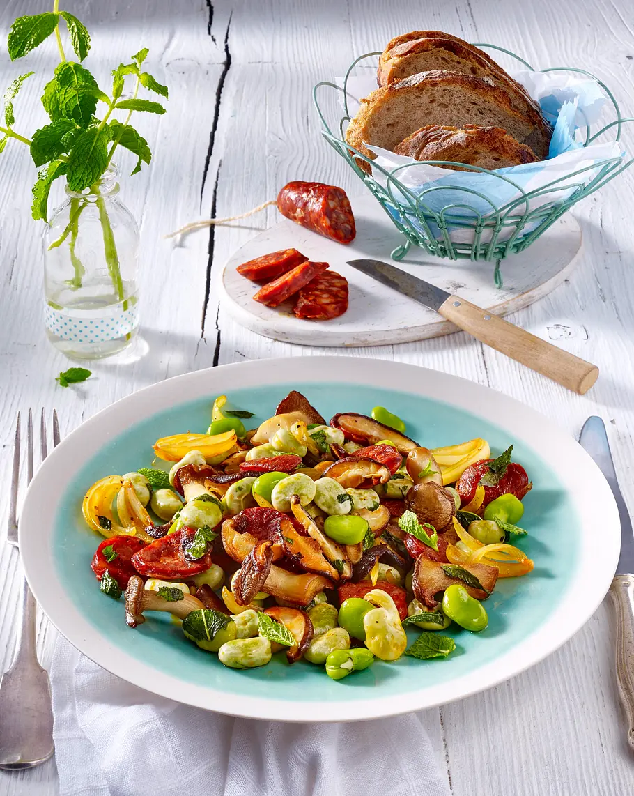 Dicke Bohnen-Pfanne mit Chorizo und Minze Rezept Dicke Bohnen-Pfanne mit Chorizo und Minze Rezept