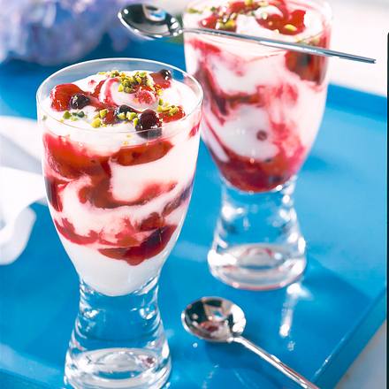 Dickmilch mit Beerengrütze Rezept Dickmilch mit Beerengrütze Rezept
