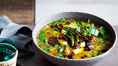 Die-haut-alles-weg-Fischsuppe in sauer-scharf Rezept - Foto: LECKER @ Bauer Media Group