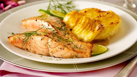 Dill-Lachs mit Kartoffel-Meerrettich-Gratin Rezept - Foto: House of Food / Bauer Food Experts KG