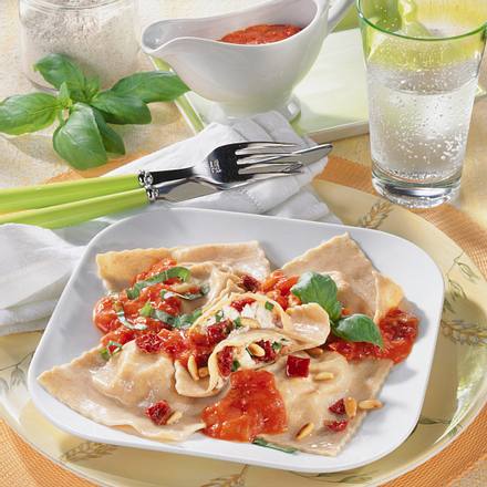 Dinkel-Ravioli mit Tomaten & Feta Rezept Dinkel-Ravioli mit Tomaten & Feta Rezept