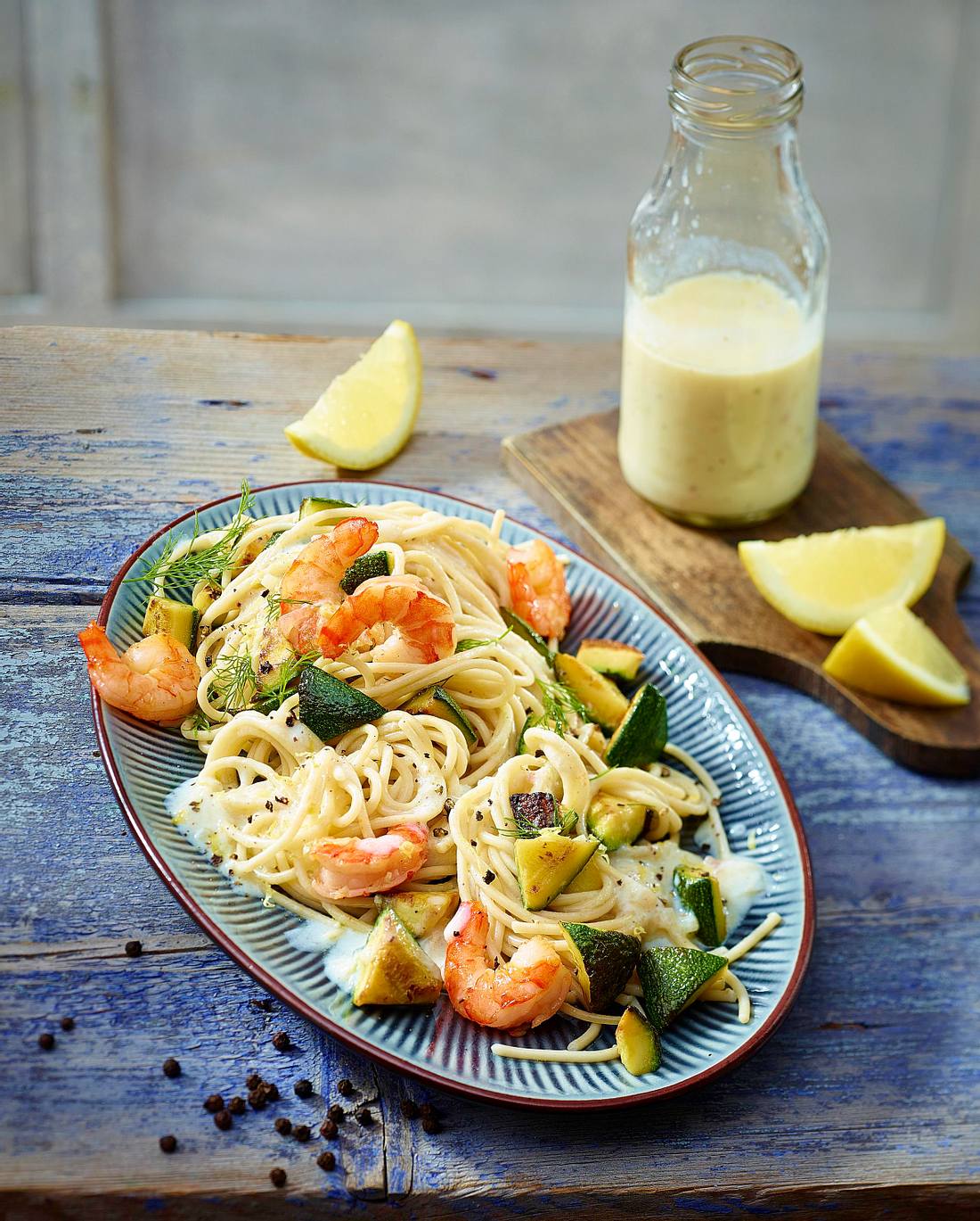 Dinkel-Spaghetti mit Garnelen und Zitronensoße Rezept | LECKER