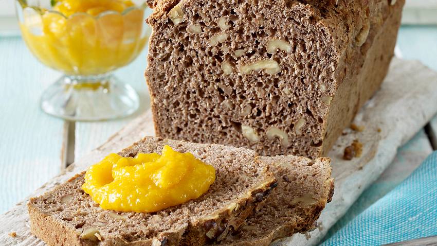 Dinkel-Walnuss-Brot mit Aprikosen-Mango-Aufstrich Rezept - Foto: House of Food / Bauer Food Experts KG