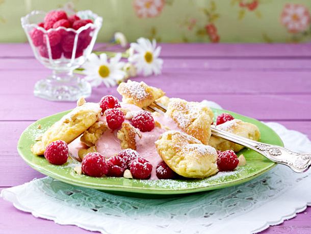 Dinkelschmarrn mit Himbeer-Dickmilch Rezept Dinkelschmarrn mit Himbeer-Dickmilch Rezept