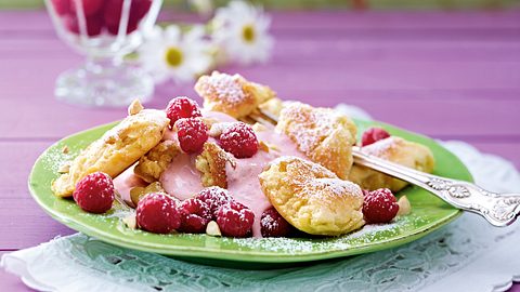 Dinkelschmarrn mit Himbeerdickmilch Rezept - Foto: House of Food / Bauer Food Experts KG