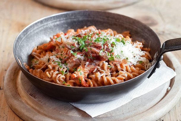 Dinkelvollkornnudeln mit Südtiroler Speck Rezept Dinkelvollkornnudeln mit Südtiroler Speck Rezept