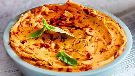 Dip zum Grillen: Tomatenbutter - Foto: House of Food / Bauer Food Experts KG