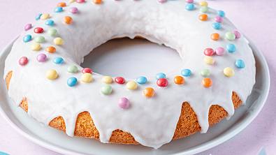 Donut-Kuchen Rezept - Foto: ShowHeroes für LECKER @ Bauer Media Group