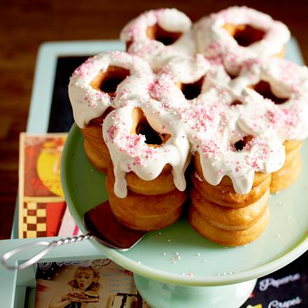 Donut-Torte mit Frischkäsecreme Rezept