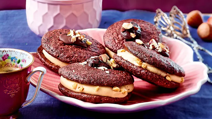 Doppeldecker mit Toffeesahne - Foto: LECKER @ Bauer Media Group Doppeldecker mit Toffeesahne - Foto: LECKER @ Bauer Media Group