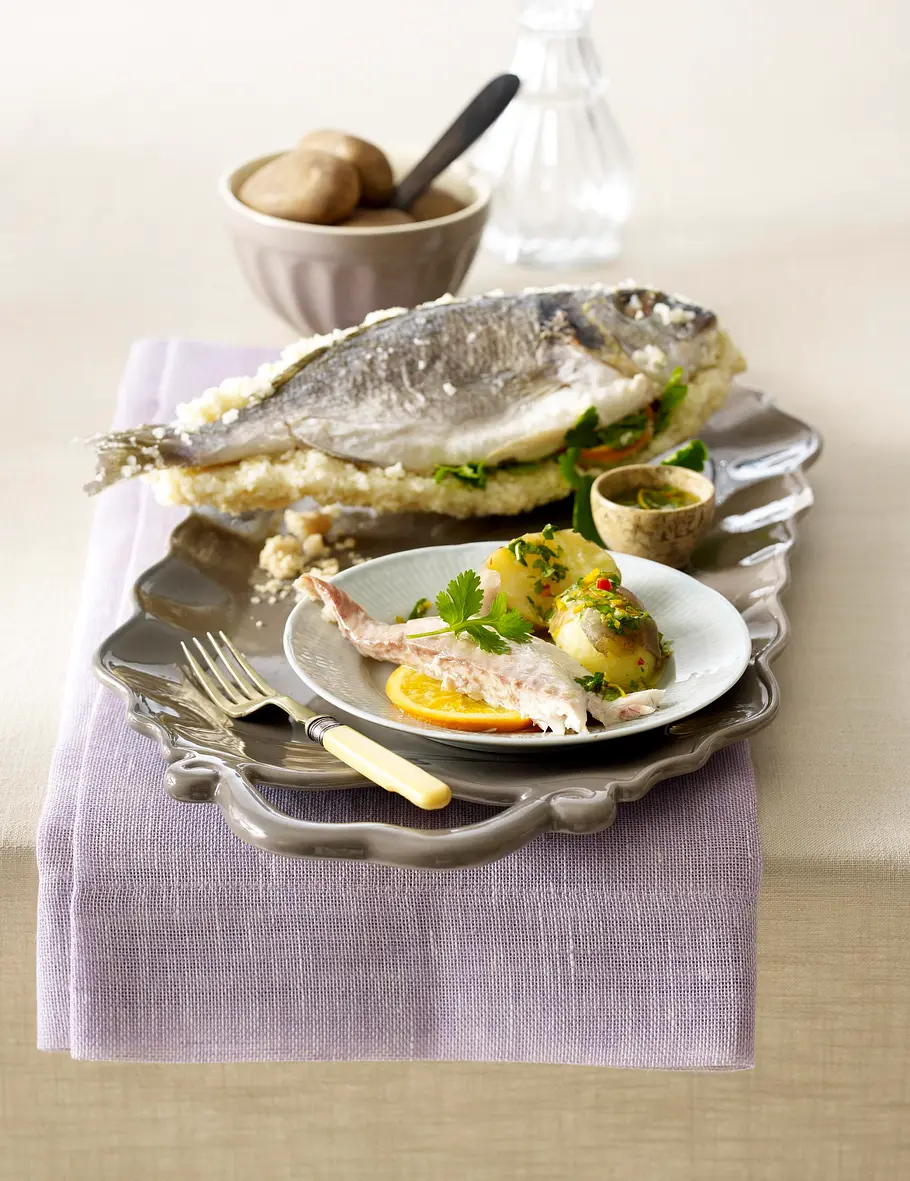 Dorade in der Salzkruste mit Orangen-Mojo Rezept Dorade in der Salzkruste mit Orangen-Mojo Rezept
