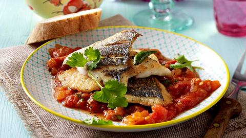 Doradenfilets mit frischer Tomatensoße (Rougaille) Rezept - Foto: House of Food / Bauer Food Experts KG