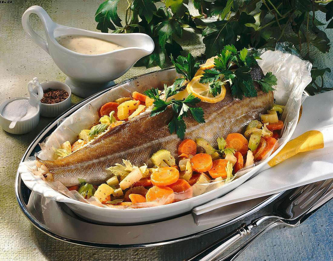 Dorsch auf dem Gemüsebett Rezept | LECKER