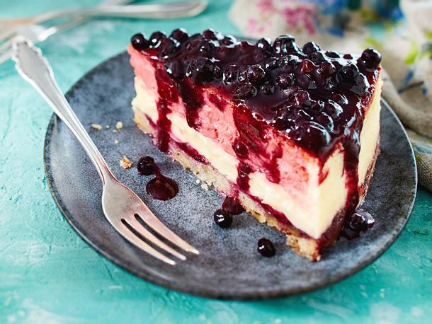 Double-Cheesecake mit Blaubeeren Rezept | LECKER