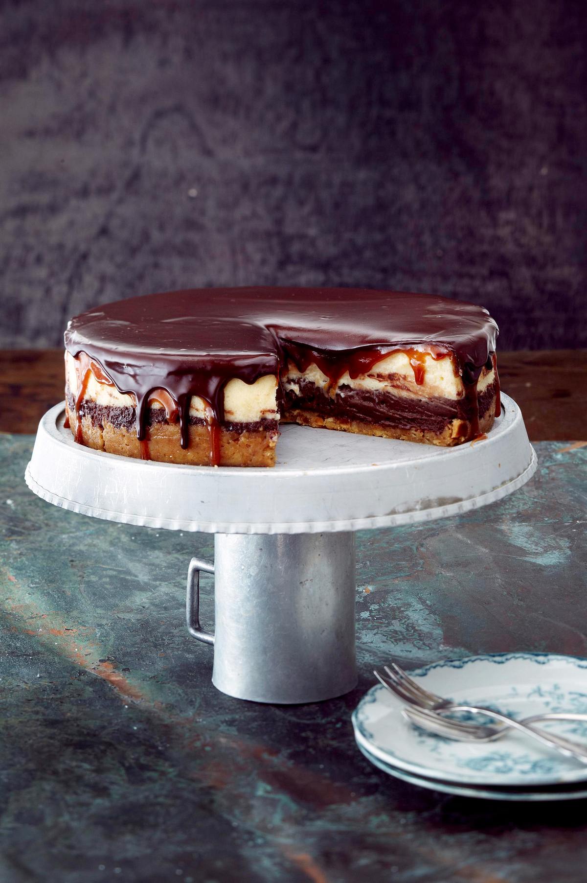 Double-Cheesecake mit Karamell und Schokoguss Rezept