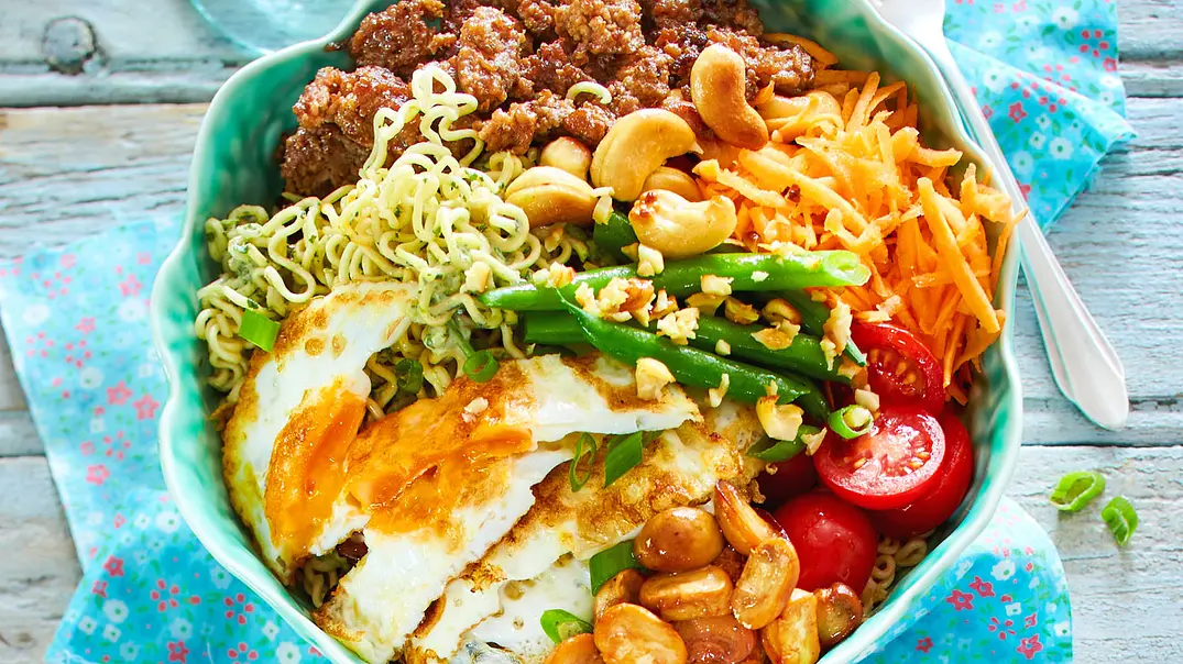 Dragon-Bowl mit Cashewdressing Rezept - Foto: LECKER @ Bauer Media Group Dragon-Bowl mit Cashewdressing Rezept - Foto: LECKER @ Bauer Media Group