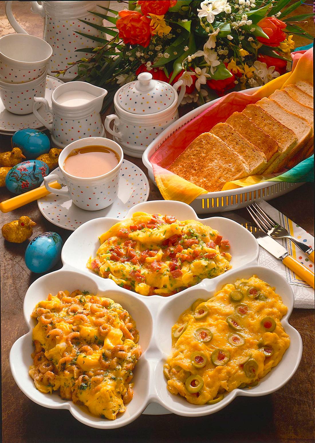 Drei würzige Rühreier Rezept | LECKER