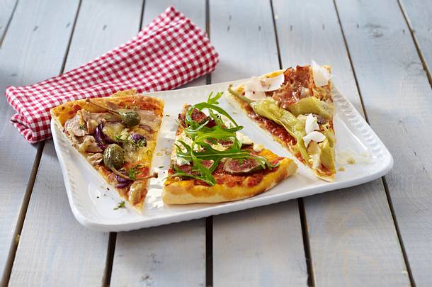 Dreierlei belegte Pizza Rezept