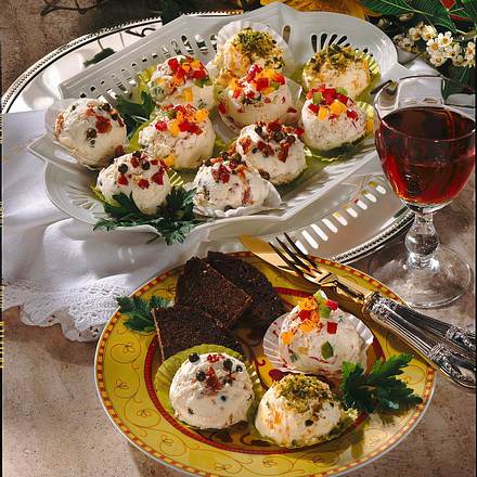 Dreierlei Frischkäse-Pralinen Rezept Dreierlei Frischkäse-Pralinen Rezept