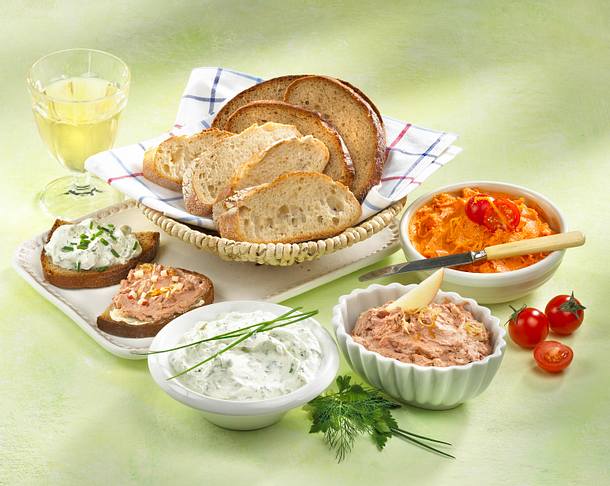 Dreierlei pikante Brotaufstriche Rezept Dreierlei pikante Brotaufstriche Rezept