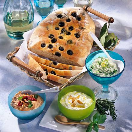 Dreierlei Schafskäse mit Olivenbrot Rezept Dreierlei Schafskäse mit Olivenbrot Rezept