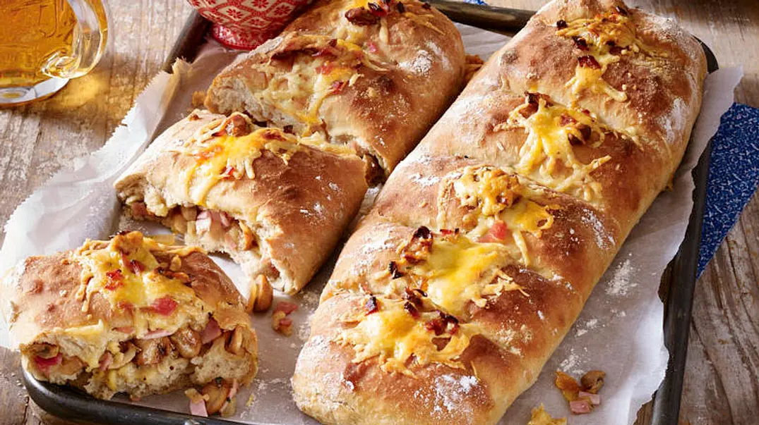 Handbrot mit Champignons und Käse Rezept - Foto: LECKER @ Bauer Media Group