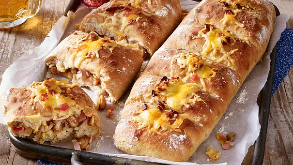 Handbrot mit Champignons und Käse Rezept - Foto: LECKER @ Bauer Media Group