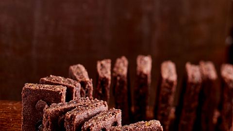 Dunkle Linzer Fruchtschnitten (Domino) Rezept - Foto: House of Food / Bauer Food Experts KG