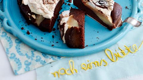 Dunkler Birnenkuchen mit Baiser Rezept - Foto: House of Food / Bauer Food Experts KG