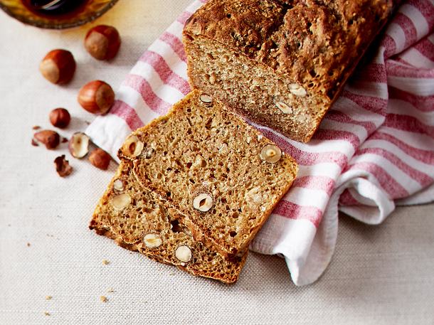 Dunkles Haselnussbrot Rezept | LECKER