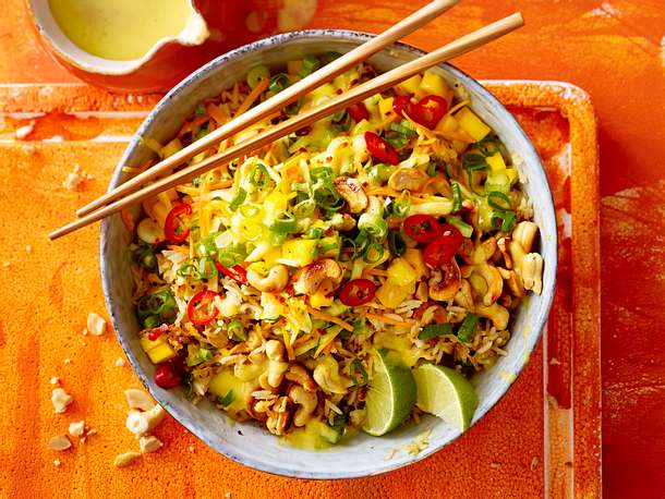 „Easy Asia“-Bratreissalat mit Mango Rezept „Easy Asia“-Bratreissalat mit Mango Rezept