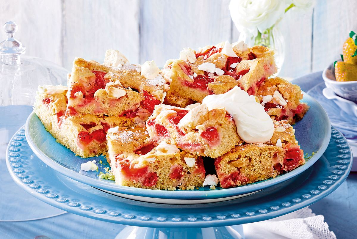 Easy-peasy Blechkuchen „Forever Together“ mit Baisercrunch Rezept