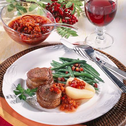 Ebereschen-Chutney zu Wild-Medaillons Rezept Ebereschen-Chutney zu Wild-Medaillons Rezept