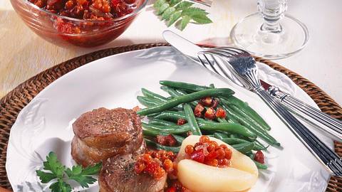 Ebereschen-Chutney zu Wildmedaillons Rezept - Foto: House of Food / Bauer Food Experts KG