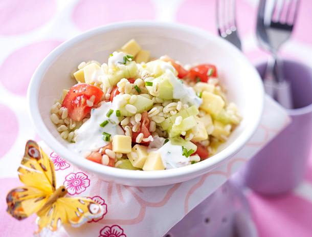 Ebly-Salat mit Käse-Schmetterlingen und -Blüten Rezept