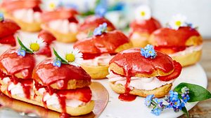 Eclairs mit Erdbeerliebelei Rezept - Foto: House of Food / Bauer Food Experts KG