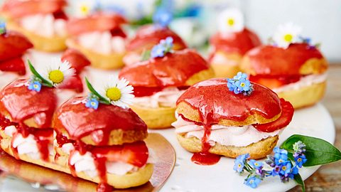 Eclairs mit Erdbeerliebelei Rezept - Foto: House of Food / Bauer Food Experts KG