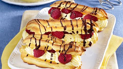 Eclairs mit Puddingcreme und Himbeeren Rezept - Foto: House of Food / Bauer Food Experts KG